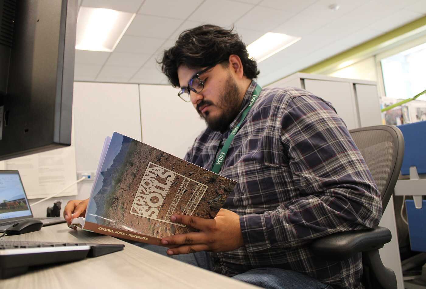ASU sustainable food systems student working in the field as part of an internship through the USDA NexGen Scholar program supported by the Swette Center for Sustainable Food Systems