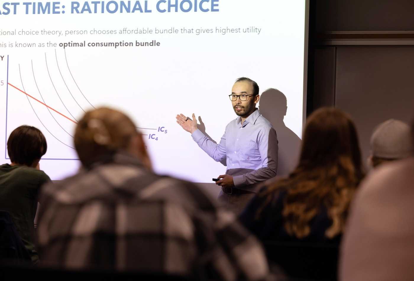 An instructor explains rational choice to a class, exploring economic decisions in ASU's Economics (Politics and the Economy), BS program.