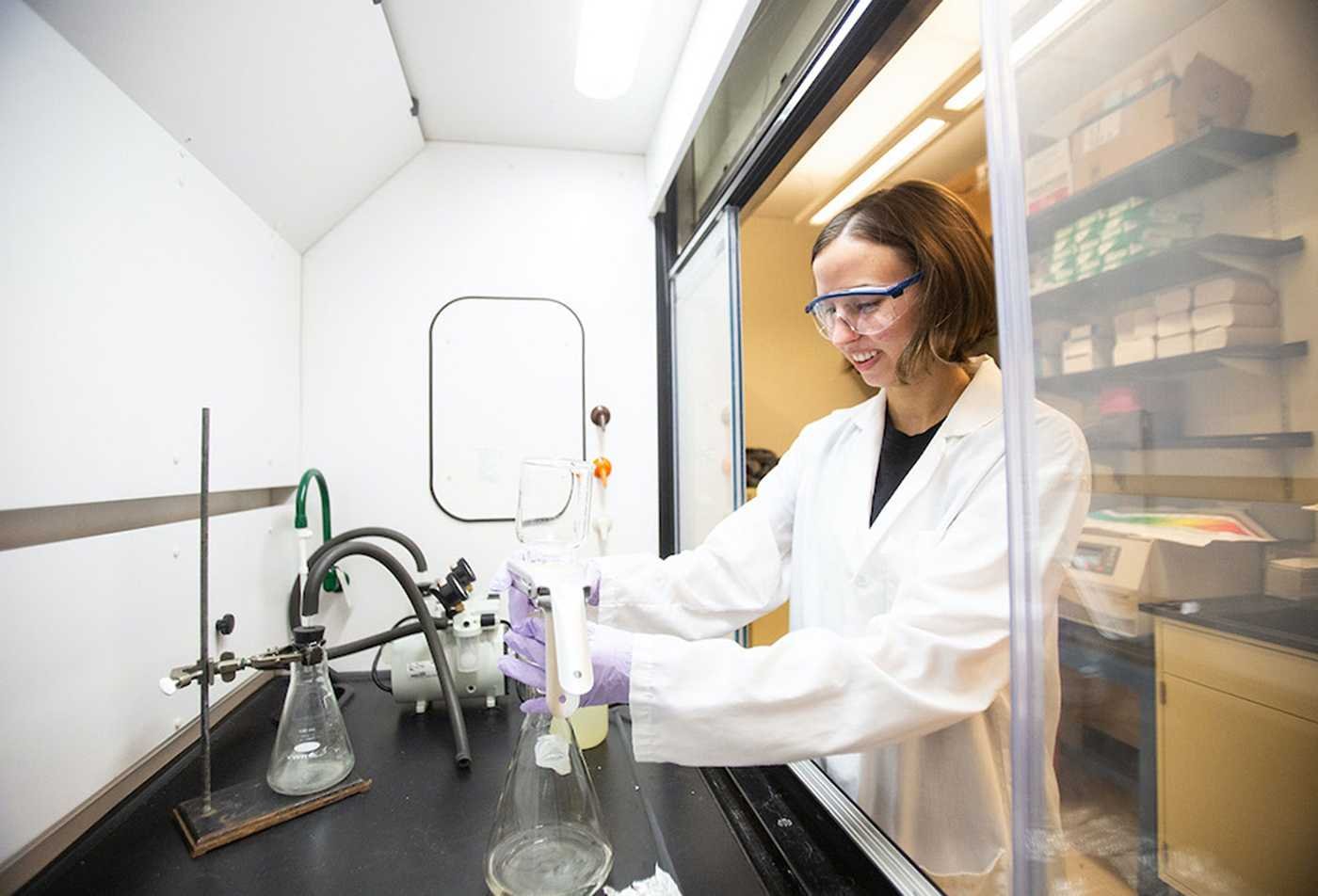 A researcher conducts a lab experiment, supporting system design in ASU's Earth and Space Exploration (Exploration Systems Design), BS program.