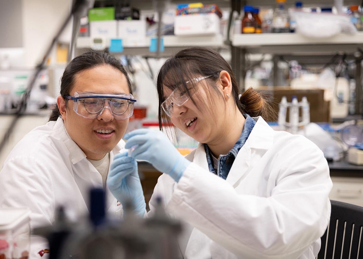 Students collaborate on an experiment in a lab, illustrating hands-on learning experiences in ASU's Exploratory Health and Life Sciences program.