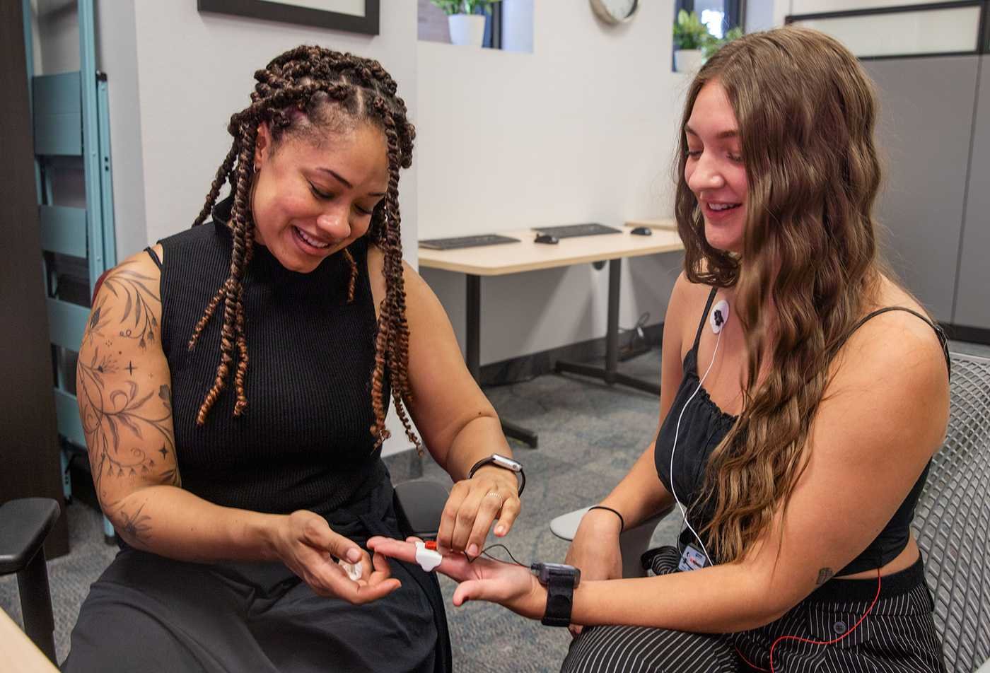 A student conducts a fingertip assessment, applying behavioral research in ASU's Psychology (Forensic Psychology), BS program.